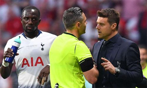 Tottenham của Pochettino (phải) không để lại ấn tượng gì trong trận chung kết. Ảnh: Reuters