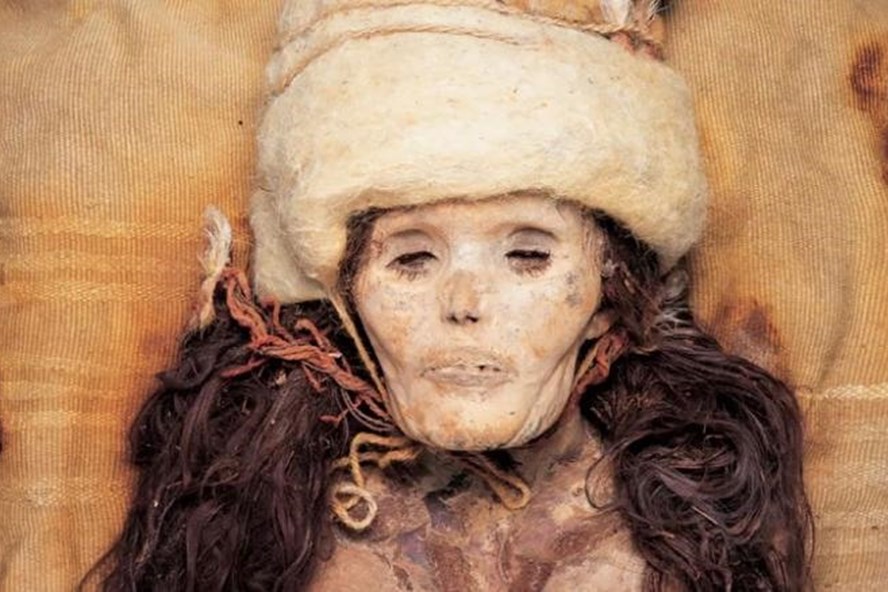 Xác ướp một người phụ nữ được tìm thấy ở lưu vực Tarim. Ảnh: Xinjiang Institute of Cultural Relics and Archaeology