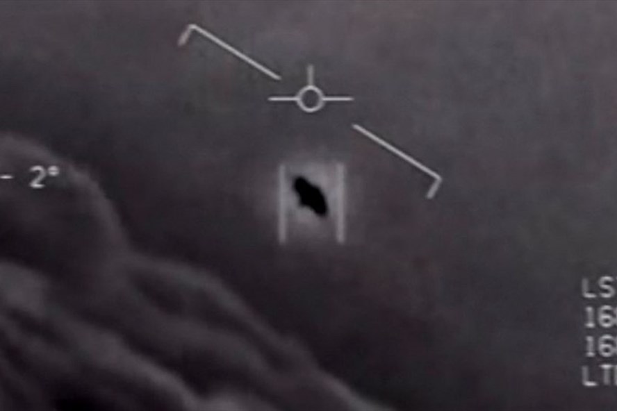 Hình ảnh về UFO từ video này có được vào ngày 28/4/2020, với sự cho phép của Bộ Quốc phòng Mỹ. Ảnh: AFP